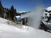Artificial snow production on the valley run