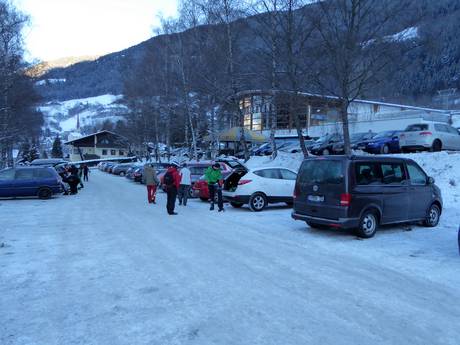 Western Europe: access to ski resorts and parking at ski resorts – Access, Parking Hochoetz – Oetz