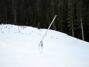 Snow production with snow guns in the Nakiska ski resort