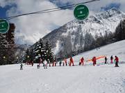 Ski school meeting spot in Le Corbier