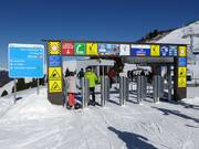 Information at the entrance to the chairlift