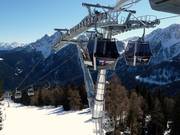 Marchner - 10pers. Gondola lift with seat heating (monocable circulating ropeway)