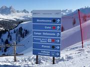 Slope signposting in the ski resort of Alpe Lusia