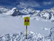 Warning of glacier crevasses on the Morteratsch Glacier run