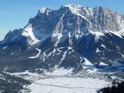 View of the entire ski area beneath the Zugspitze