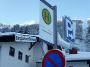 Ski bus stops at all base stations