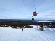 The 8-person gondola lift takes you quickly to the summit