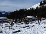 Igloo snow bar at the Metschstand base station