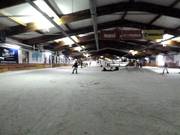 Beginner area in the upper part of the ski hall