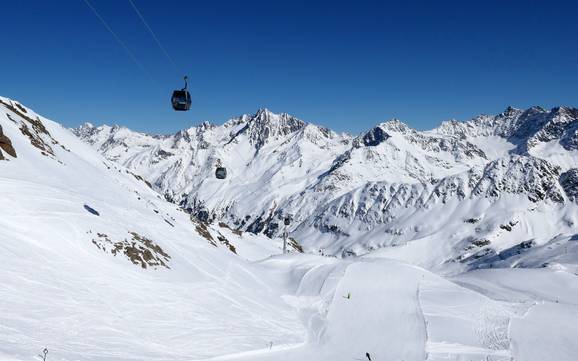 Highest base station in the Holiday Region Tiroler Oberland (Tyrolean Oberland) – ski resort Kaunertal Glacier (Kaunertaler Gletscher)