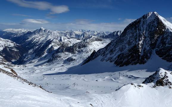 Highest base station in the District of Innsbruck-Land – ski resort Stubai Glacier (Stubaier Gletscher)
