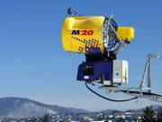 Many permanently installed snow cannons on a tower ensure plenty of snow