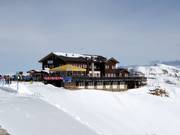 Hotel Des Alpes in the middle of the ski resort