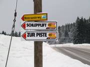 Directional signs to the ski lift