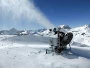 Artificial snow production on the Moelltal Glacier