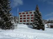 In Valbella, there is even a youth hostel next to the slopes 