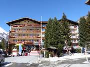 Hotel Primavera directly at the base station