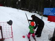 Assistance for children at the button lift