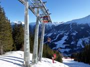 Stubnerkogelbahn I - 8pers. Gondola lift with seat heating (monocable circulating ropeway)