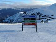 Slope sign-posting in the Marmot Basin ski resort