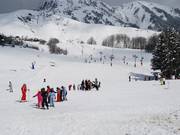 Ski schools at the practice slope in La Chal