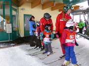Helpful employees during boarding of the chairlifts