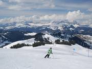 Leads down from the highest point in the ski resort towards the valley: Piste Arète 