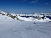 Beautiful panoramic view on the Alpincenterpiste slope