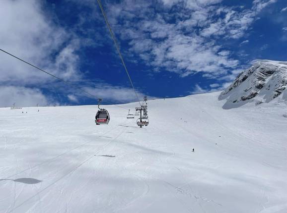 Bacchus combined installation (8-person gondolas and 6-person chairs) in the ski resort on Mount Parnassos
