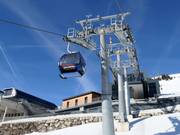 Finkenberger Almbahn 1 - 10pers. Gondola lift with seat heating (monocable circulating ropeway)