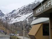 Vaujany-Villette - 6pers. Gondola lift (monocable circulating ropeway)