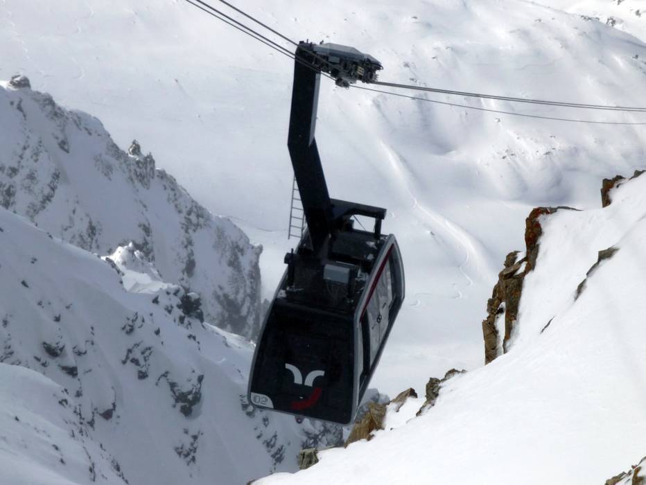 Aerial tramway lifts reversible ropeway lifts