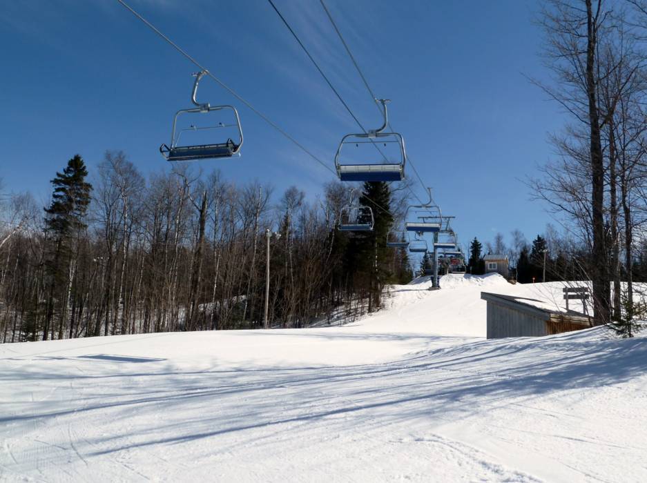 Ski lifts Mont SaintSauveur cable cars Mont SaintSauveur lifts Mont SaintSauveur