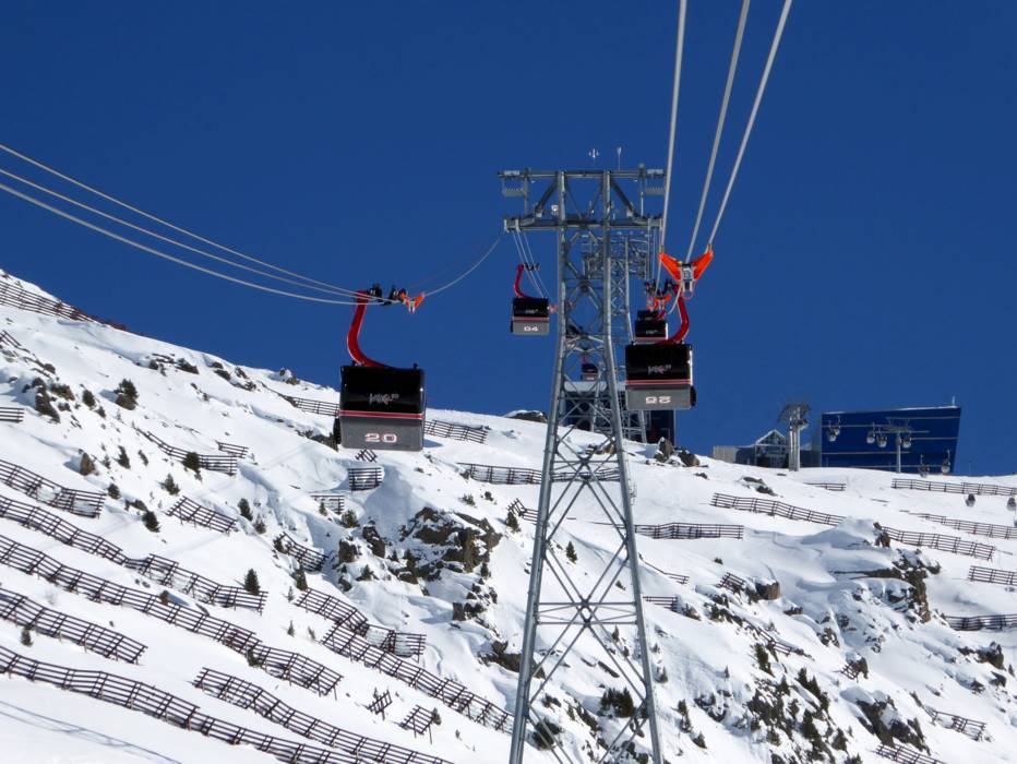 3S lifts Swiss Alps tricable ropeway