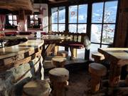 Bar in Bifei's Hütt'n