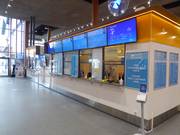 Well-maintained ticket area Zero Point