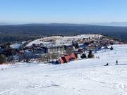 View of the accommodations located directly on the slopes in the Zieleniec ski area