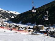 The Eggalmbahn lift starts in Lanersbach