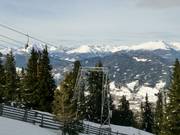 The ski area is only accessible by drag lifts.