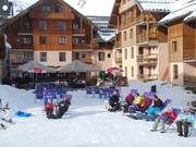 Turns into an après-ski hotspot in the afternoon: Restaurant Le Barock in Saint Sorlin d’Arves