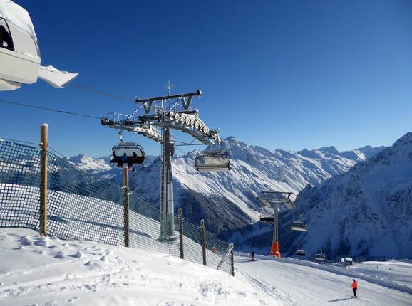 Kristallbahn - 6pers. High speed chairlift (detachable) with bubble and seat heating