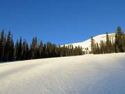 In the afternoon, the slopes are still in good condition.