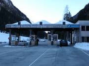 The toll station behind Feichten in the Kaunertal