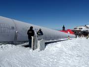 There is always someone on hand to help at the conveyor belts.
