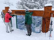 Staff at the slope maps for questions