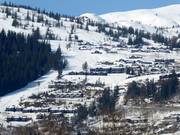 Huts and apartments on the edge of the slopes