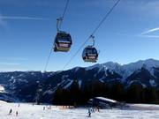 Bernkogelbahn - 8pers. Gondola lift with seat heating (monocable circulating ropeway)