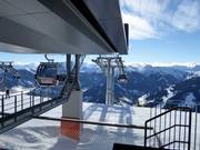 Schönleitenbahn 2 - 10pers. Gondola lift (monocable circulating ropeway)