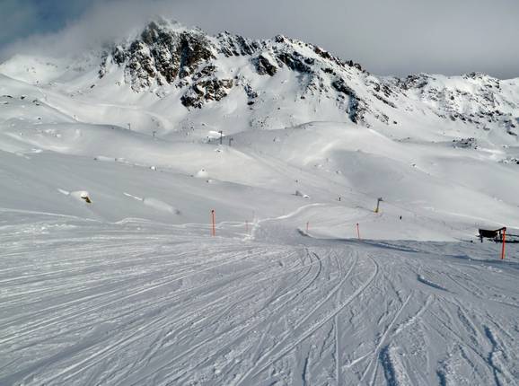 Descent to the Madrisa drag lift