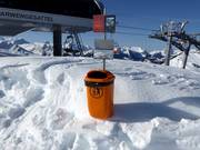 Rubbish bin in the ski resort